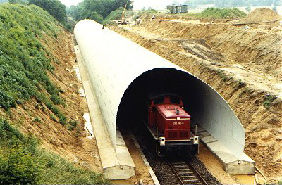 Foto eleznin tunel Xanten (SRN) vybudovan bez peruen provozu